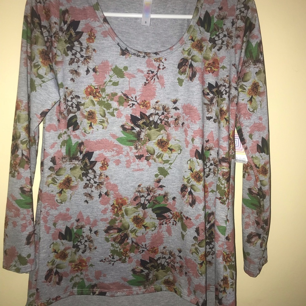 Lularoe Lannae top NWT. Size small